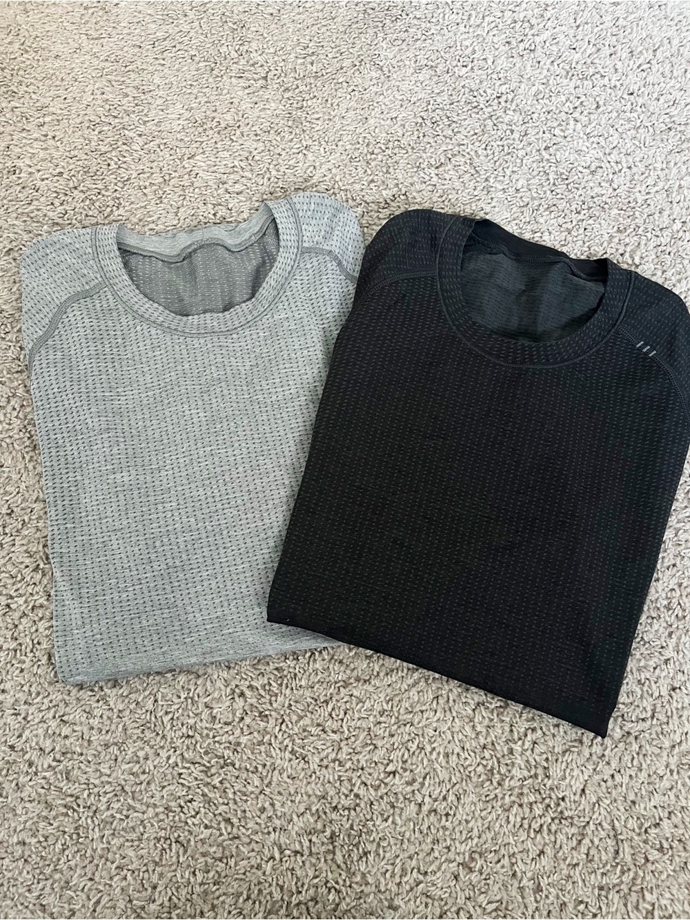 Lot of 2 Men’s Lululemon Metal Vent Tech Short-Sleeve Shirts Size Small